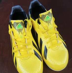 Men's Adidas f-30 cleets size 9